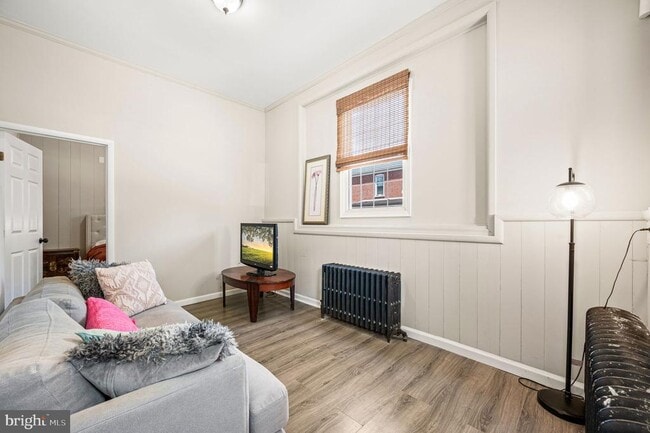 property at 815 N Lincoln St