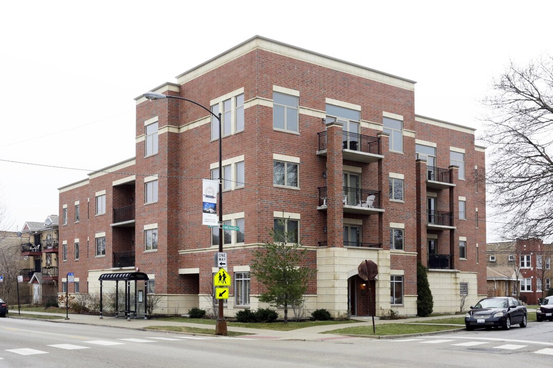 5761 W Higgins Ave in Chicago, IL - Building Photo