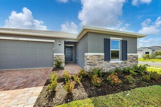 7335 34th Ct E in Sarasota, FL - Building Photo - Building Photo
