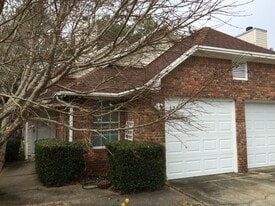 125 Parkwood Dr in Niceville, FL - Building Photo