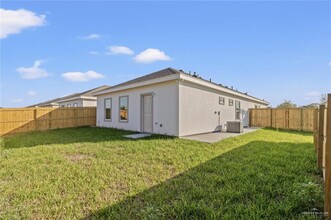 1208 Shavano Dr in Edinburg, TX - Building Photo - Building Photo