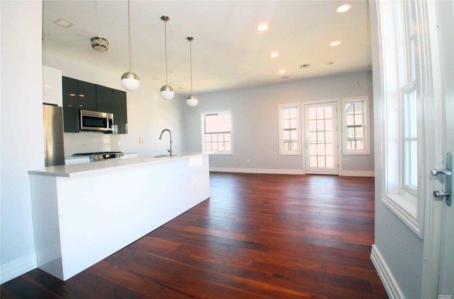 61 Bryant Ave-Unit -313 in Roslyn, NY - Building Photo - Building Photo