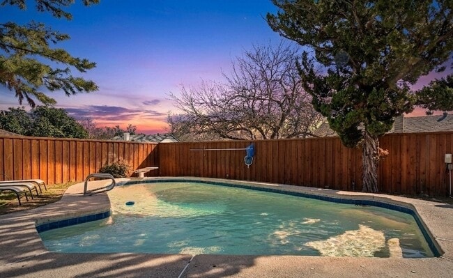 property at 2212 Parkhaven Dr