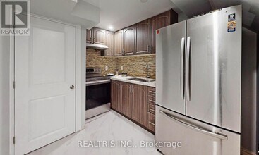 85 Eaglecrest St in Kitchener, ON - Building Photo - Building Photo