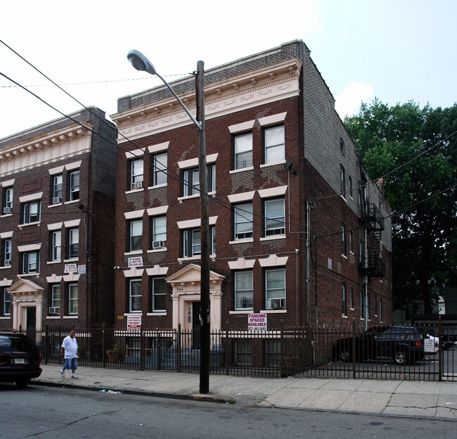 684-686 Summer Ave in Newark, NJ - Building Photo - Building Photo