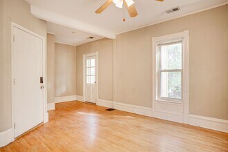 3108 Colfax Ave S, Unit 2 in Minneapolis, MN - Foto de edificio - Building Photo