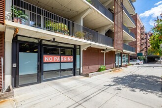 Hello New York in Brooklyn, NY - Foto de edificio - Building Photo
