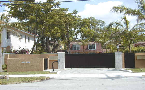 2945 Day Ave in Miami, FL - Building Photo