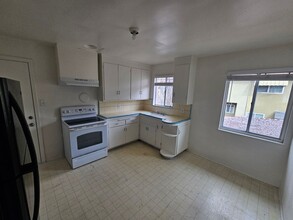 11848 Foothill Way in Oakland, CA - Building Photo - Building Photo