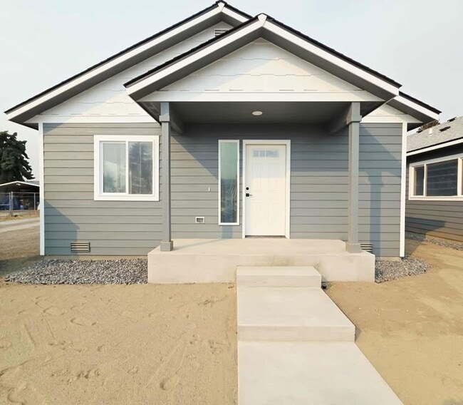 property at 1214 N Baker Ave