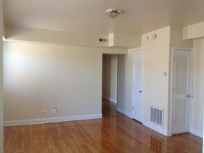 4850 W Adams St-Unit -101 in Chicago, IL - Building Photo - Building Photo