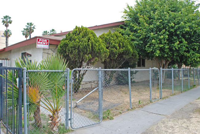 1811 W Glen Ave in Anaheim, CA - Building Photo - Building Photo