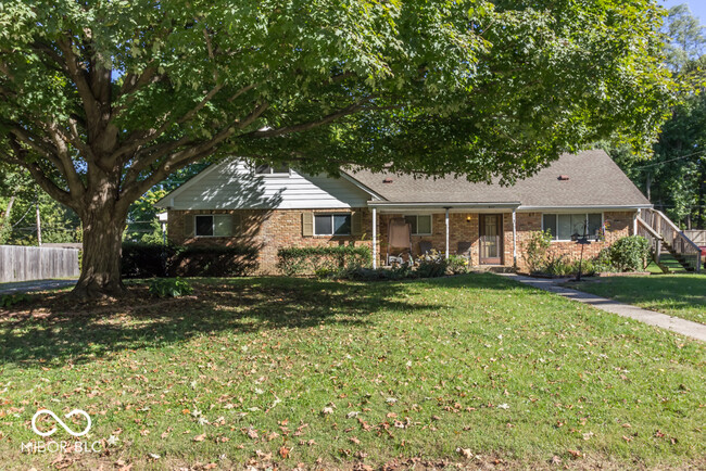 property at 811 Riverside Dr