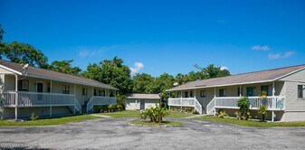 2455 Thomasson Dr in Naples, FL - Building Photo