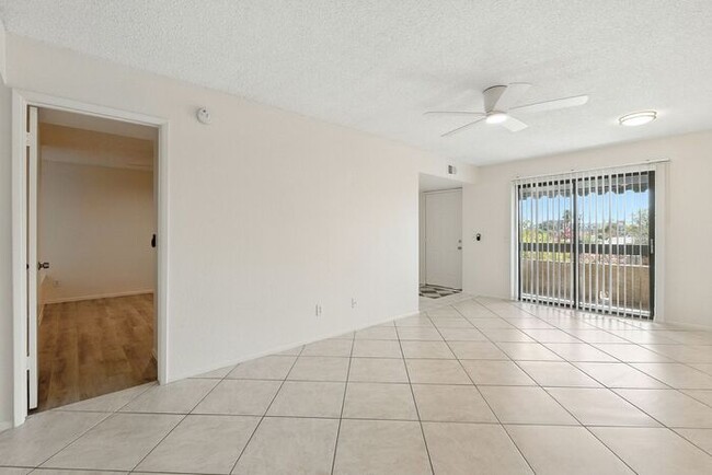 1201 S McClintock Dr in Tempe, AZ - Foto de edificio - Building Photo