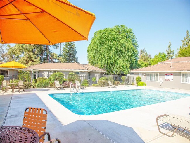 Courtyard at Central Park Apartments in Fresno, CA - Building Photo - Building Photo