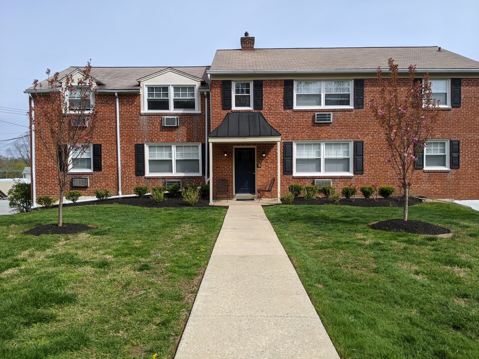 Paoli Court in Paoli, PA - Foto de edificio