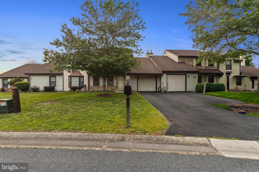 39 N Turnberry Dr in Dover, DE - Building Photo