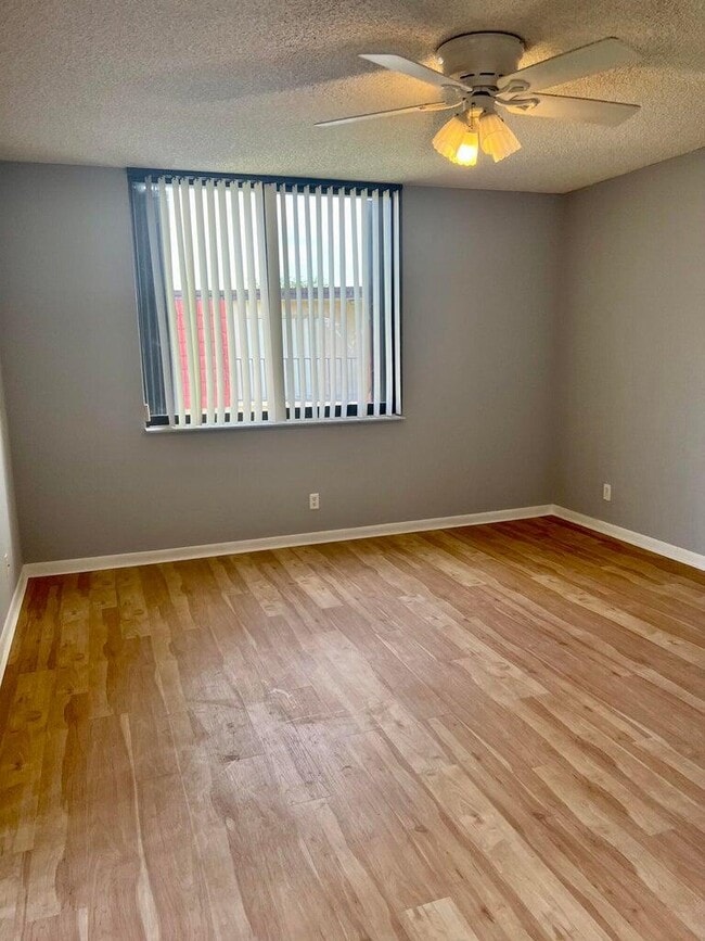3768 Victoria Dr in West Palm Beach, FL - Building Photo - Building Photo
