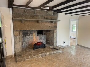 19 Alton Bradford Rd in Hopkinton, RI - Building Photo - Building Photo