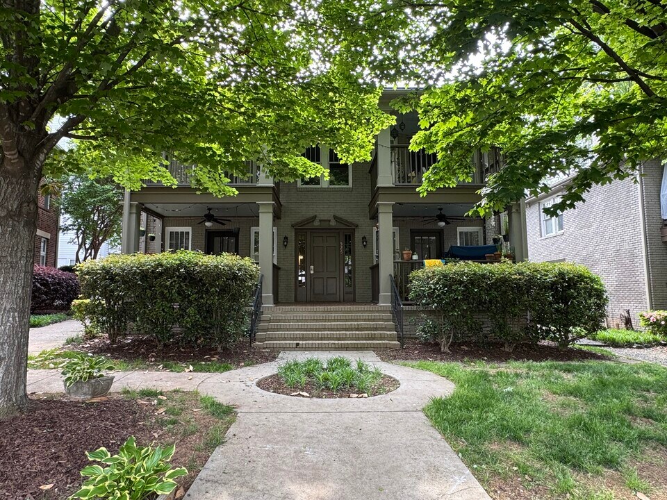 526 Oakland Ave in Charlotte, NC - Foto de edificio