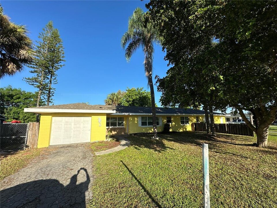 4416 19th St Cir W in Bradenton, FL - Building Photo