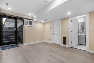 1635 N Ashland Ave, Unit G in Chicago, IL - Building Photo - Building Photo