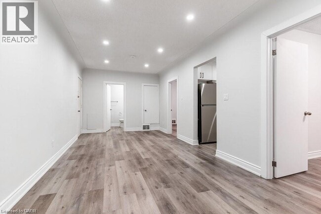 598 Upper James St in Hamilton, ON - Building Photo - Building Photo