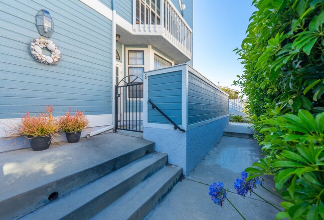 211 S Lucia Ave in Redondo Beach, CA - Building Photo - Building Photo