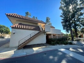 577 Thoreau Ln in Ventura, CA - Building Photo