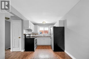 40 Beechwood Crescent in Chatham, ON - Building Photo