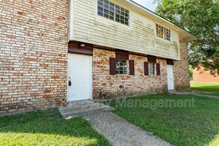 13726-13728 Goodwood Blvd