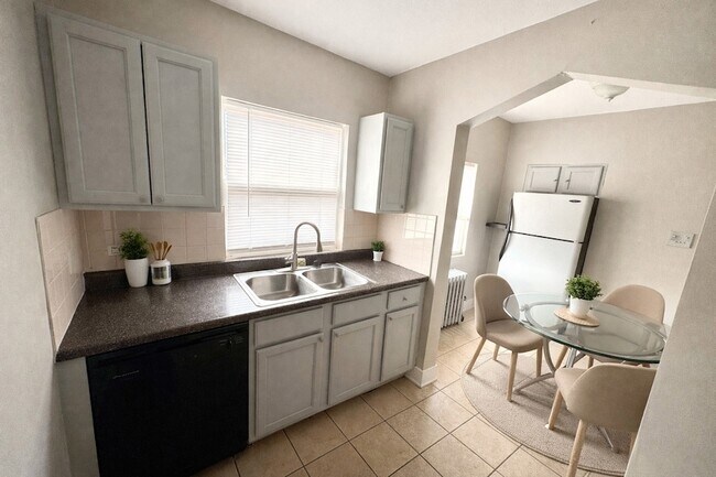 2419 N Oak Park Ave in Chicago, IL - Foto de edificio - Building Photo