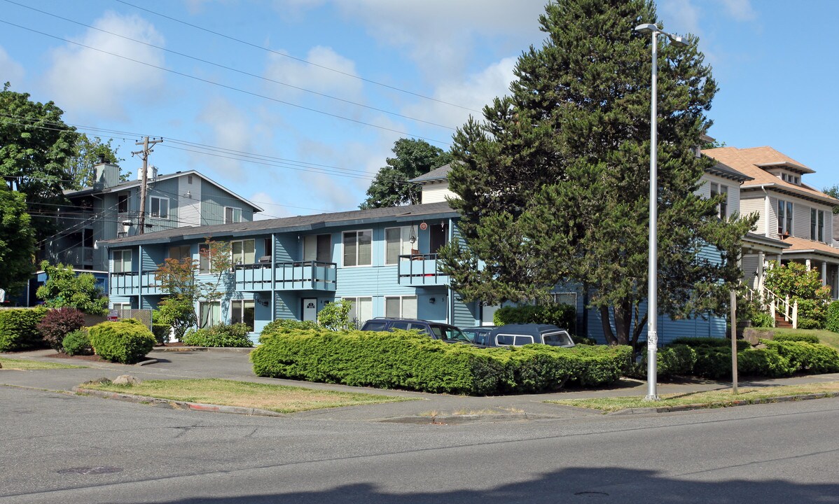 Park 12 Apartments in Tacoma, WA - Building Photo