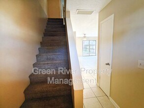 6028 Duclay Rd in Jacksonville, FL - Foto de edificio - Building Photo