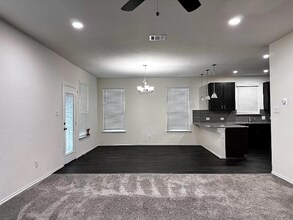 2013 Split Diamond Way in Round Rock, TX - Building Photo - Building Photo