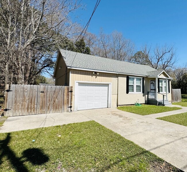 4035 Clayton Dr in Baton Rouge, LA - Building Photo - Building Photo