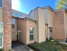 980 Memorial Village Dr in Houston, TX - Building Photo