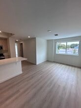 324 Wellesley Dr, Unit A1 in Lake Worth Beach, FL - Foto de edificio - Building Photo