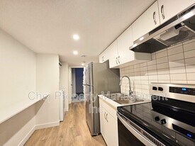 6353 King Wynd SW in Edmonton, AB - Building Photo