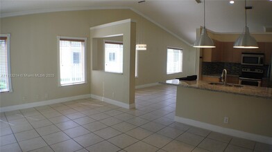 4299 Greenbriar Ln in Weston, FL - Foto de edificio - Building Photo