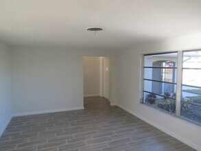 543 Bellaire Dr in Venice, FL - Building Photo - Building Photo