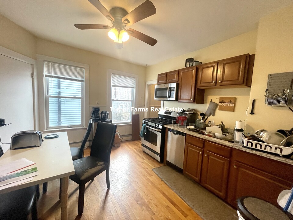 59 Cedar St, Unit 2R in Somerville, MA - Building Photo