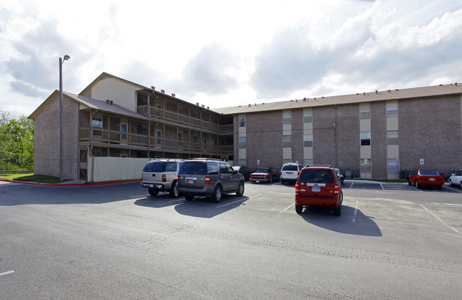 Westminster Square Apartments in San Antonio, TX - Building Photo - Building Photo