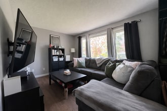 21 Frances St N in Barrie, ON - Building Photo - Building Photo