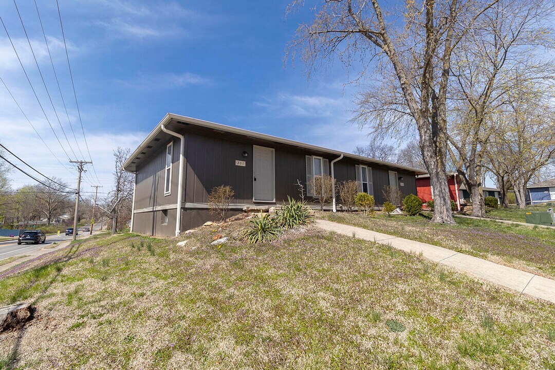 201 Wheaton Ct in Columbia, MO - Building Photo