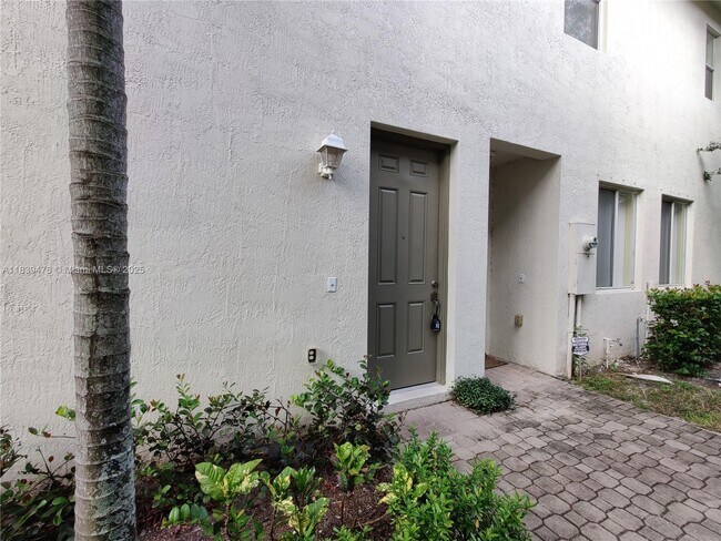3211 Laurel Ridge Cir in Riviera Beach, FL - Building Photo - Building Photo