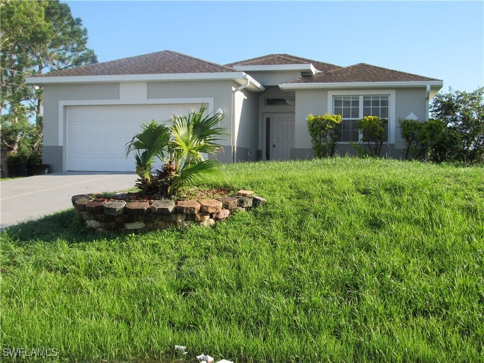 4024 26th St SW in Lehigh Acres, FL - Building Photo