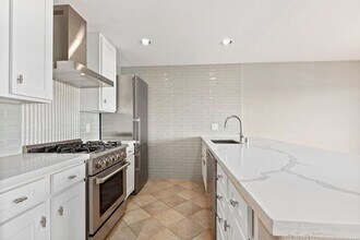 1301 Harbor Ave SW in Seattle, WA - Building Photo - Building Photo