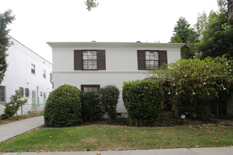 222 S Arnaz Dr in Beverly Hills, CA - Building Photo - Building Photo